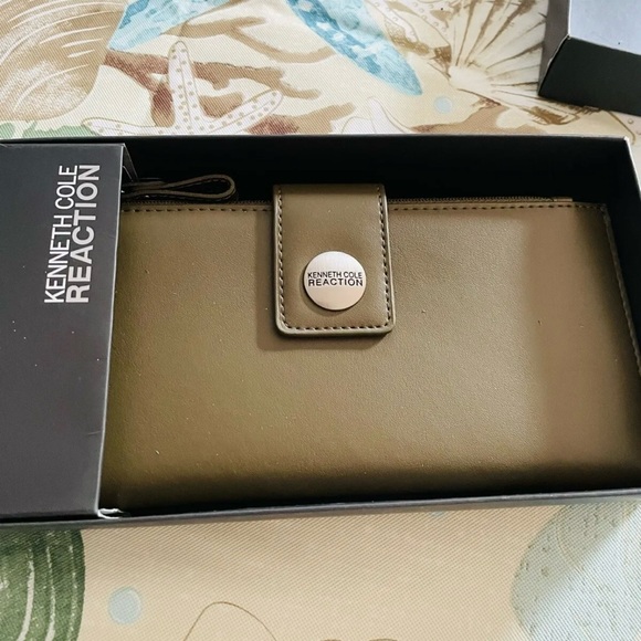 Kenneth Cole Reaction Wallet Army Green NEW - Picture 5 of 7